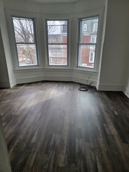 Big room - 848 Weiser St