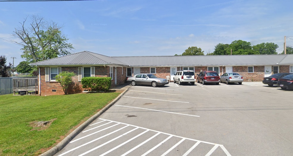 Building Photo - 415 Pinecrest St