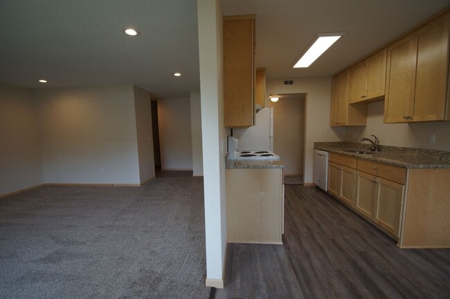 Building Photo - Fully Renovated Appaloosa Suite