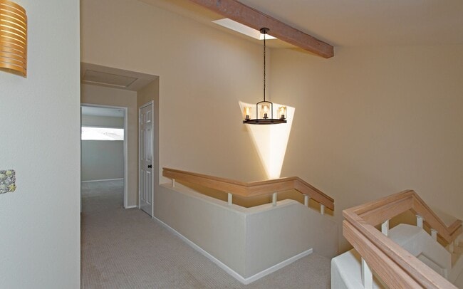 Building Photo - Gorgeous Townhome in Laguna Del Mar Community!