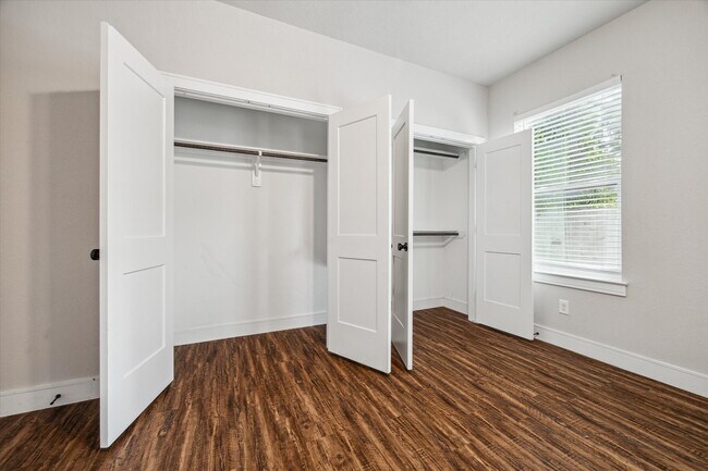 Building Photo - 2515 Delafield St