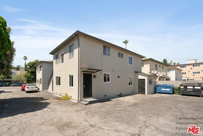 Building Photo - 6640 Woodman Ave