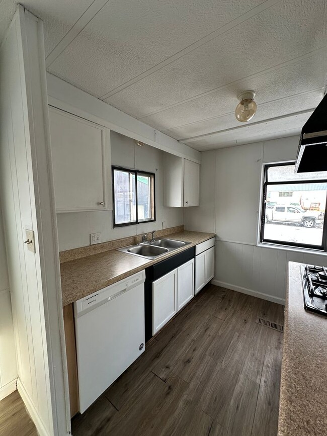 Building Photo - 102 E Water St