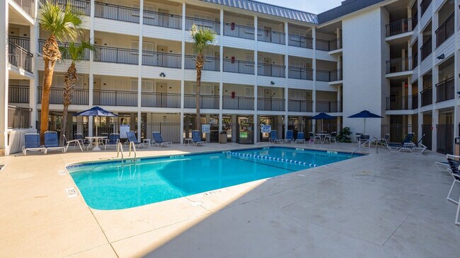 Building Photo - 23 S Forest Beach Dr