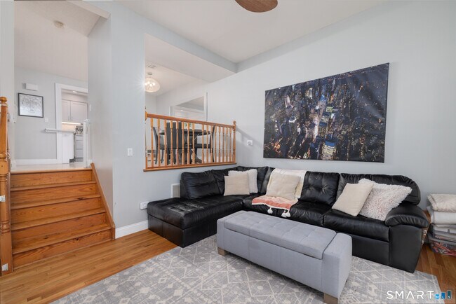 Building Photo - 410 Farmington Ave