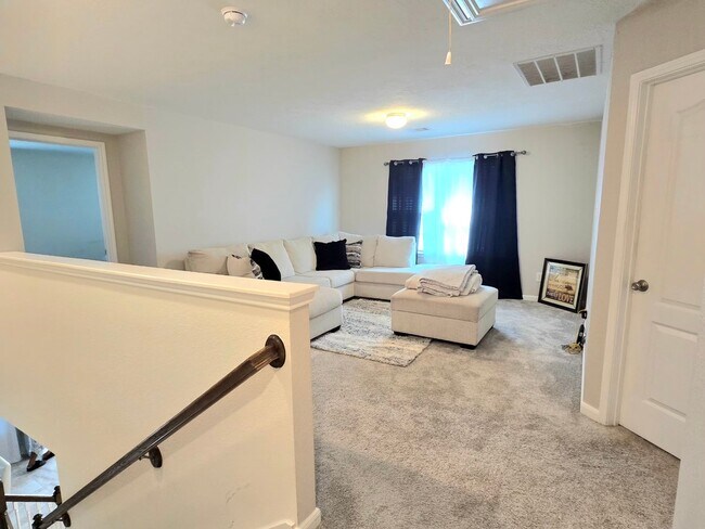 Building Photo - 25250 Laird Knoll St