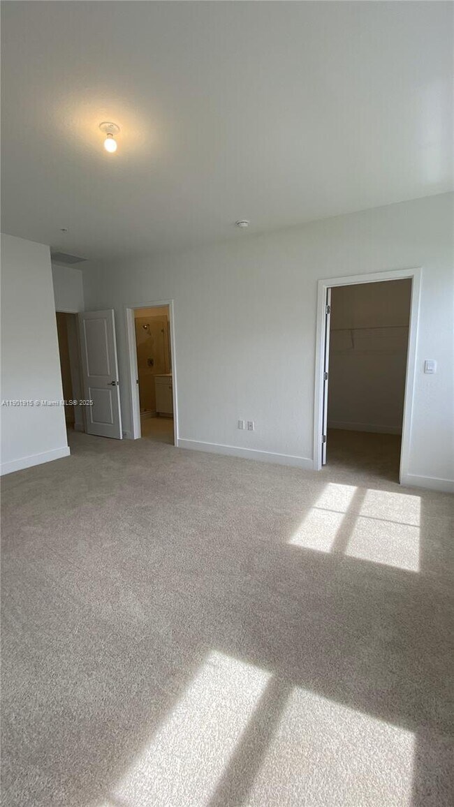 Building Photo - 125 SW 171st Terrace