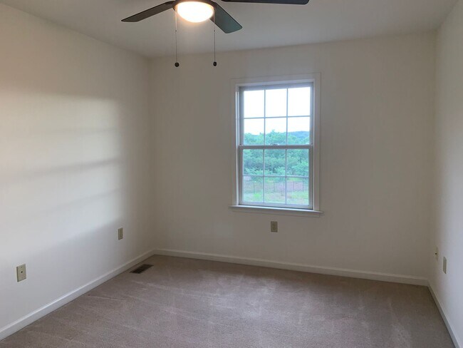 Building Photo - Don't Miss Out On This New Cumberland Town-Home For Rent, 3 Stories/3 Bedrooms/2.5 Bathroom In We...