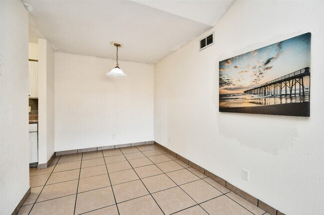 Building Photo - 10211 Sugar Branch Dr