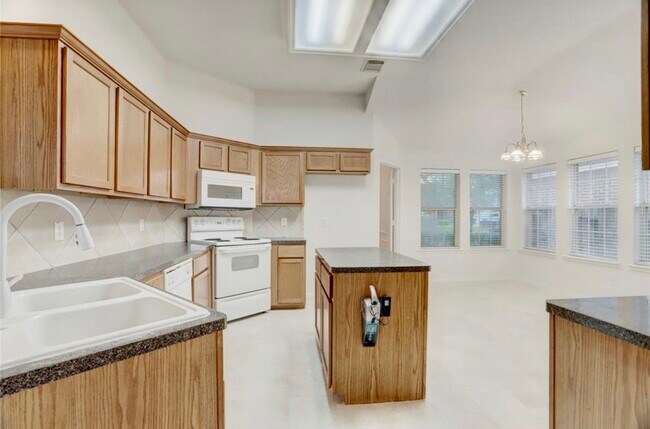 Building Photo - 6338 Big Oak Canyon Dr