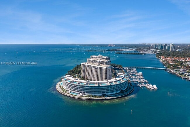 Building Photo - 5 Grove Isle Dr