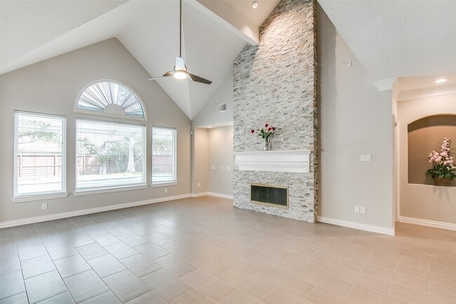 Building Photo - 5125 Carriage Bend Dr