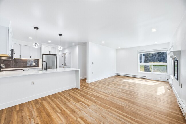 Building Photo - 34999 U.S. 6-M101