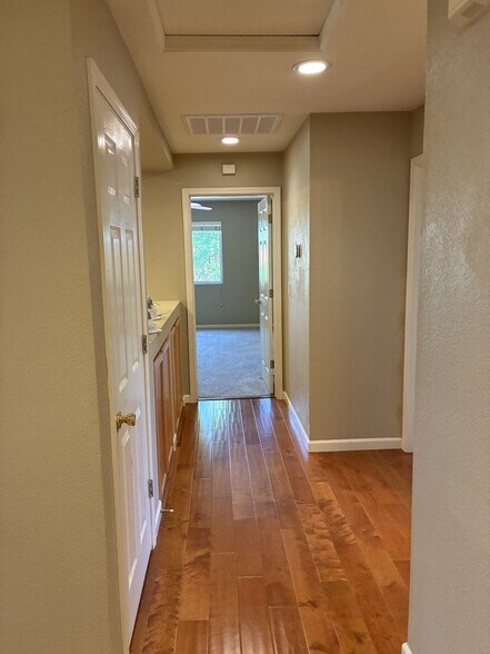 Building Photo - 1837 Hawkhaven Way
