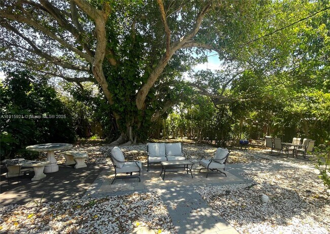 Primary Photo - 1211 NE 15th Ave