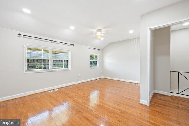 Building Photo - 2512 N Dearing St