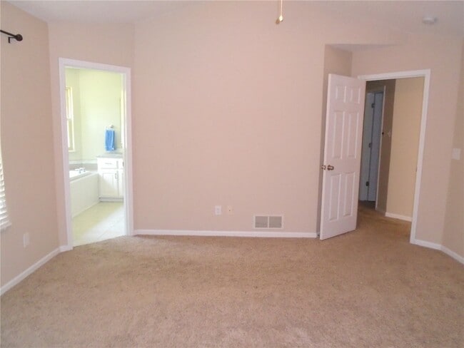 Building Photo - 1109 Peachtree Ct