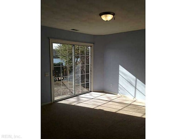 Building Photo - 5473 Bulls Bay Dr