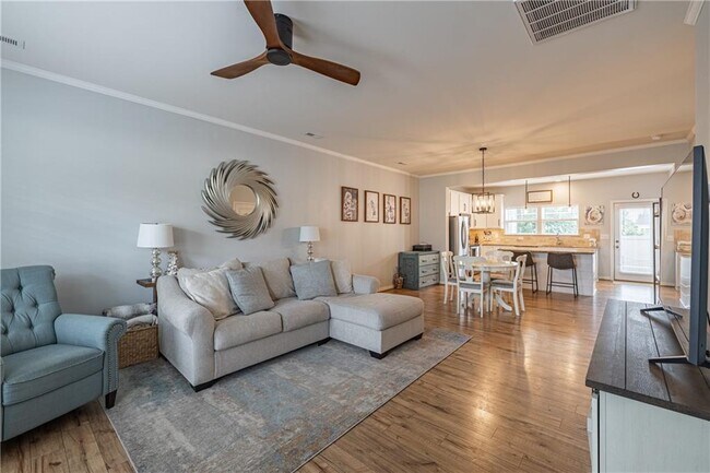 Building Photo - 8083 Rutland Village Dr