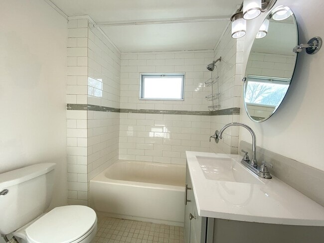 Building Photo - 576 Washington St