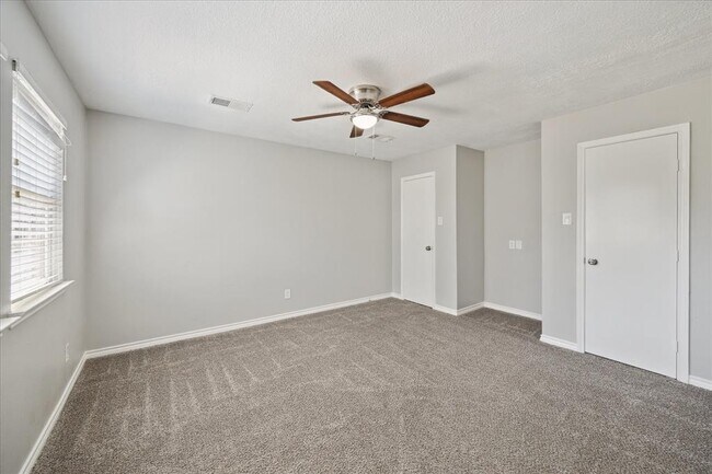 Building Photo - 1606 Beaver Springs Cir