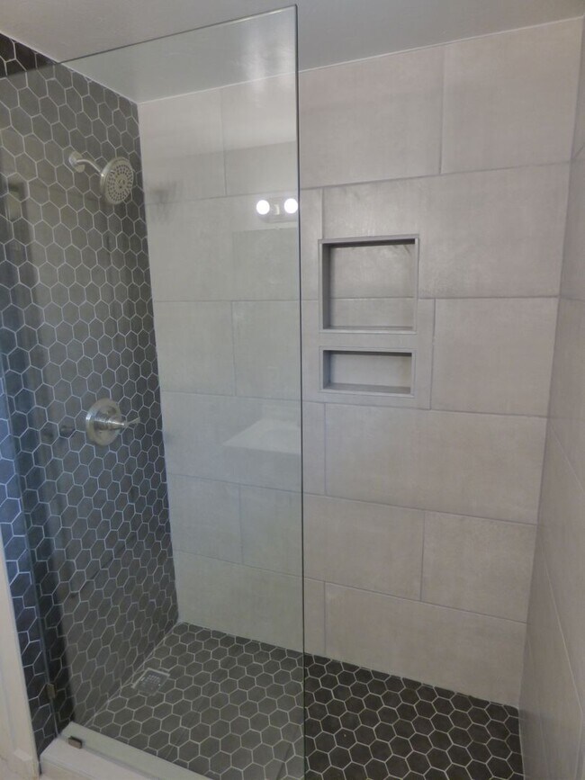 Building Photo - $0 DEPOSIT OPTION! RANCH STYLE HOME IN PRIME VIRGINIA VILLAGE!!!