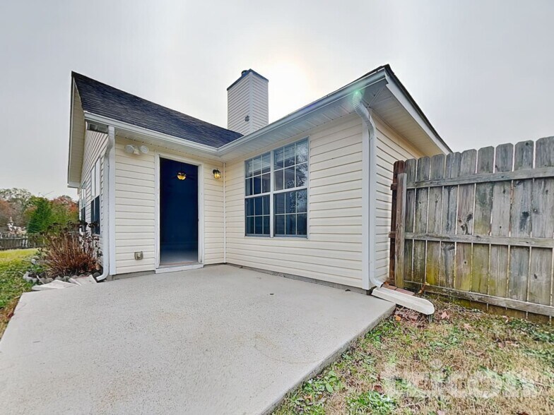 Building Photo - 4026 Gail Lee Terrace SW