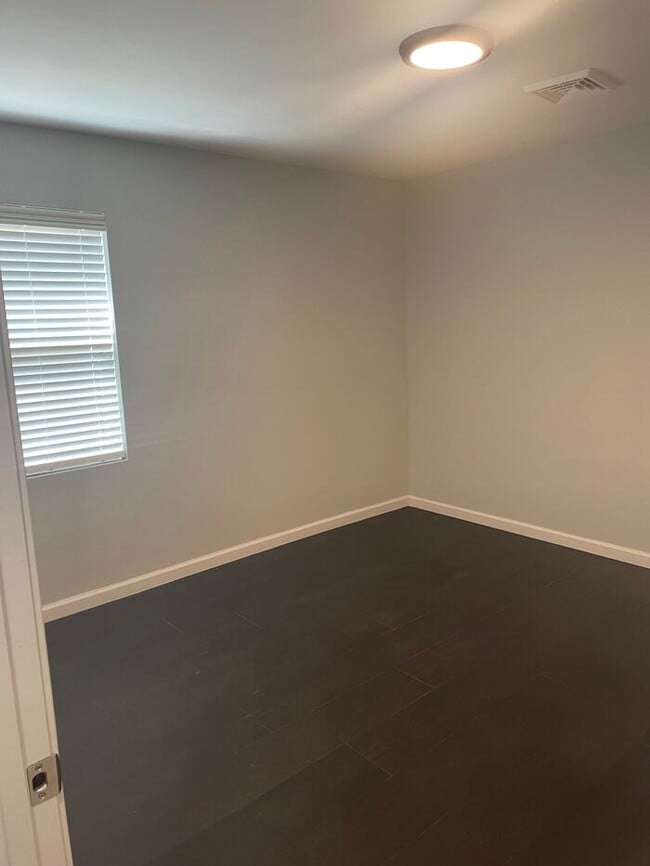 Building Photo - Charming Total Renovation!