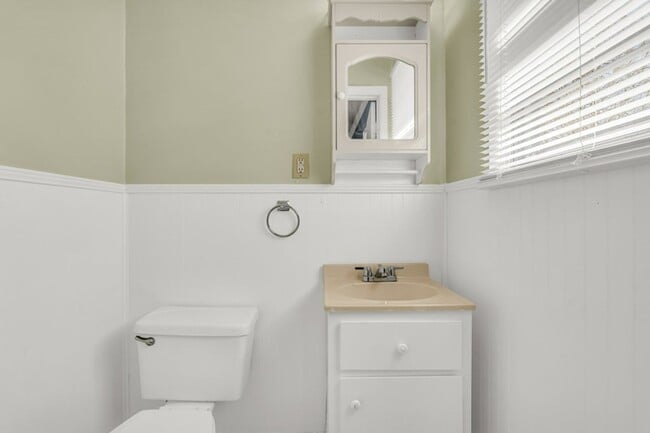 Building Photo - Renovated 3 Bedroom 1 Bath Home for Rent!