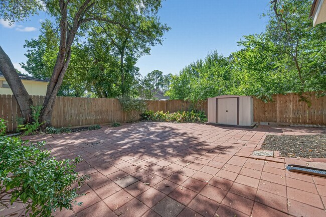 Building Photo - 13903 Chevy Chase Dr