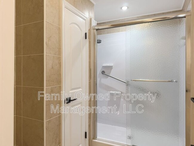 Building Photo - 23 Shadowmoss Pkwy