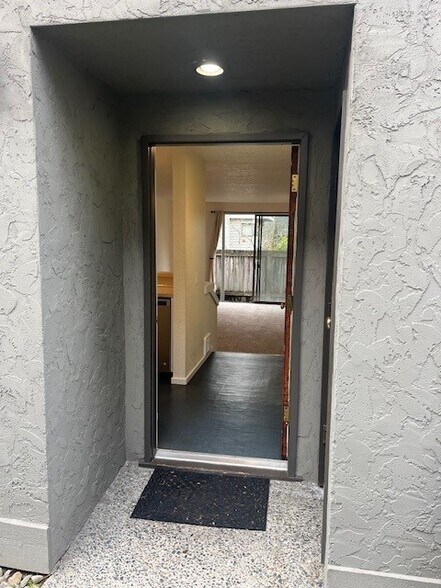Entry to Unit - 10320 NE 186th St