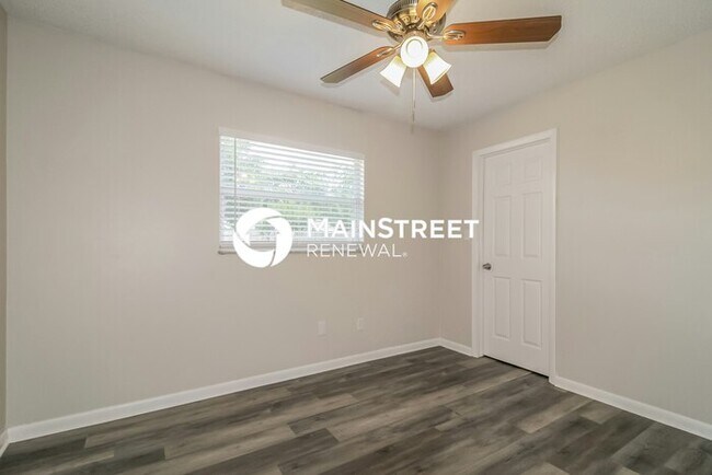 Building Photo - 3 Bedroom Pet-Friendly Home in FERN PARK, ...