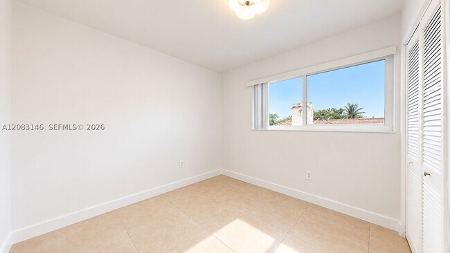 Building Photo - 3558 SW 26th St