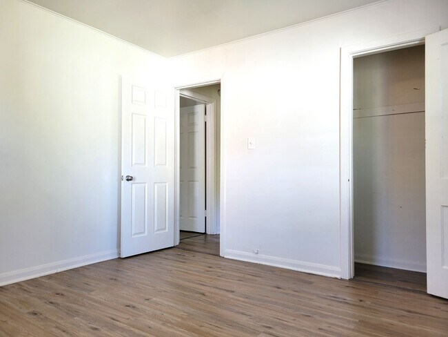 Building Photo - 111 E Marshall Dr