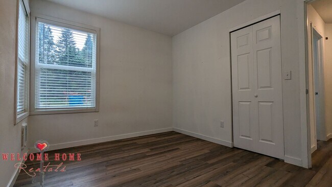 Building Photo - 4 bedroom home with air conditioning - Great location!!!  HUGE basement for your man cave or she ...