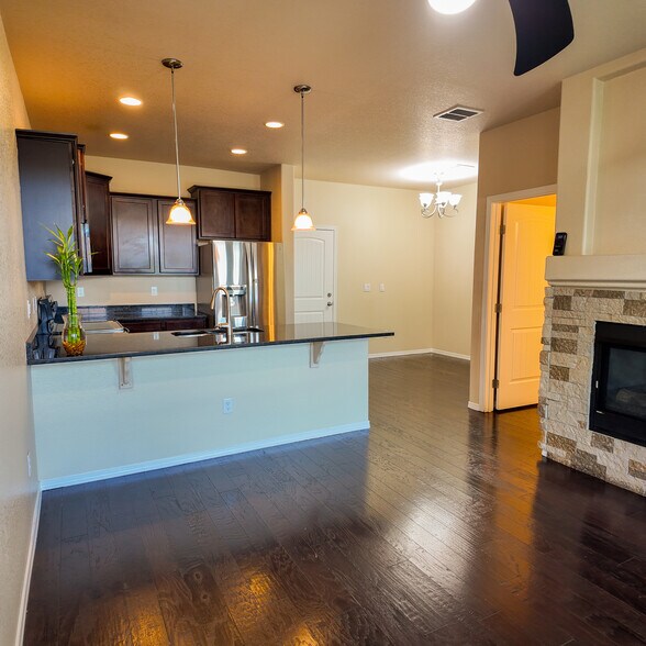livingroom - 5234 Prominence Pt