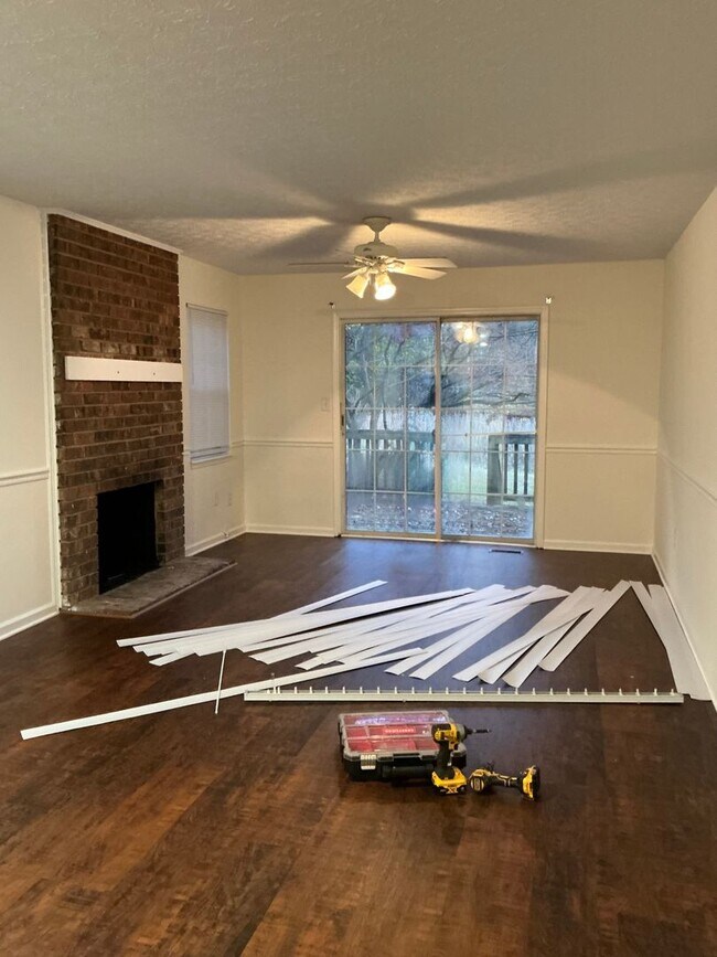 Building Photo - 2 bedroom, 2 bath duplex in Sleepy Creek off Lumpkin Street! Move-in Ready