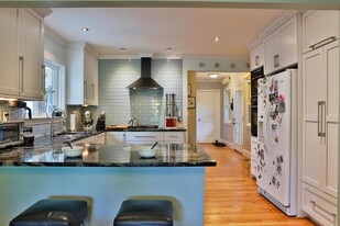 Building Photo - 627 mayview dr