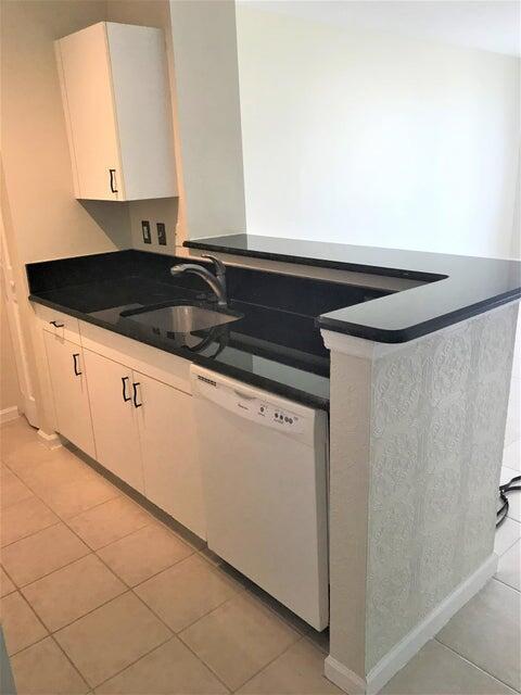 Building Photo - 630 S Sapodilla Ave