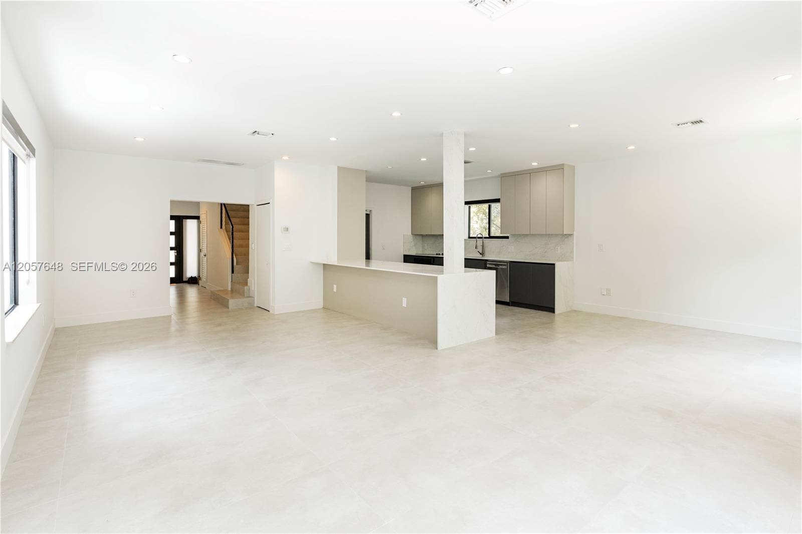 Building Photo - 925 Algaringo Ave