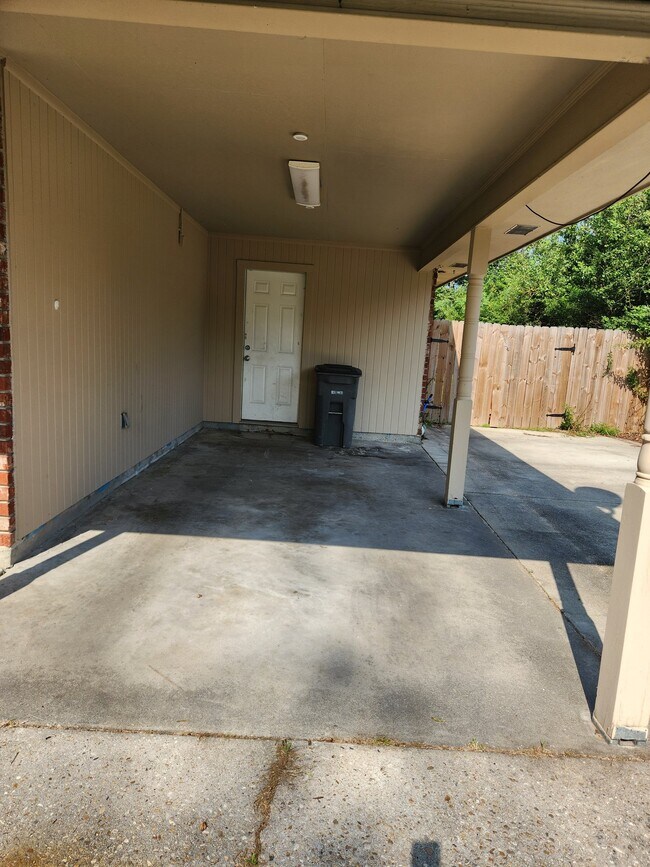Building Photo - 2175 N Stevendale Rd