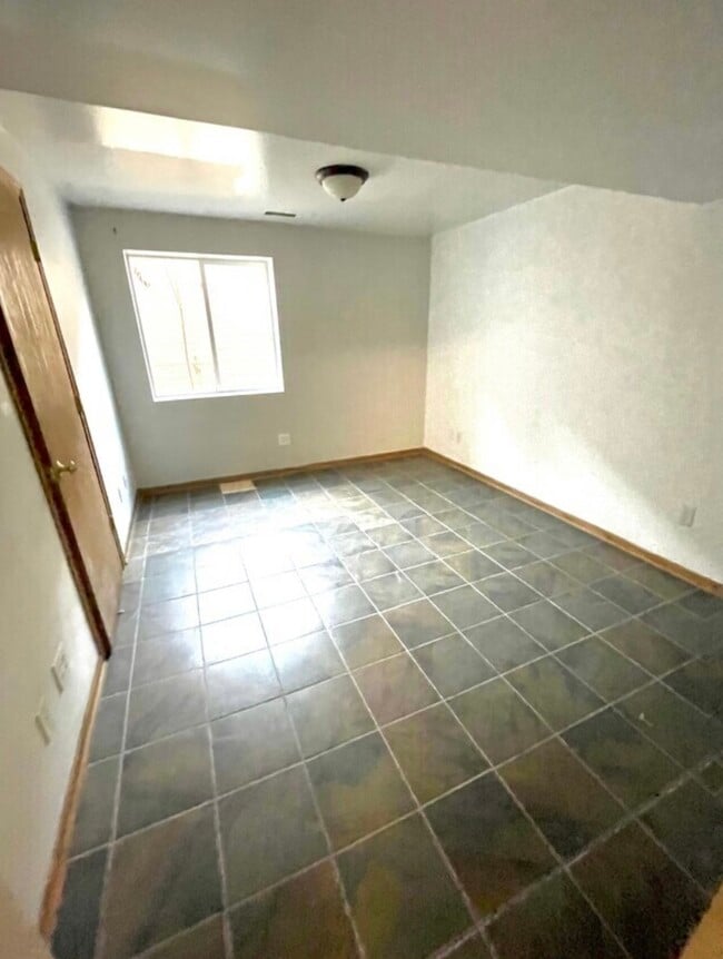 Building Photo - 5633 Kearney Ave