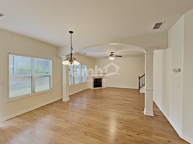 Building Photo - 125 Kingland St