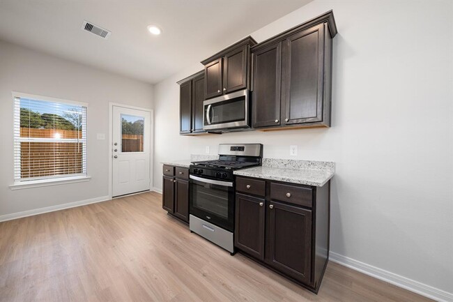 Building Photo - 15434 Maple Ter Dr