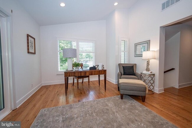 Building Photo - 257 W Chelsea Cir