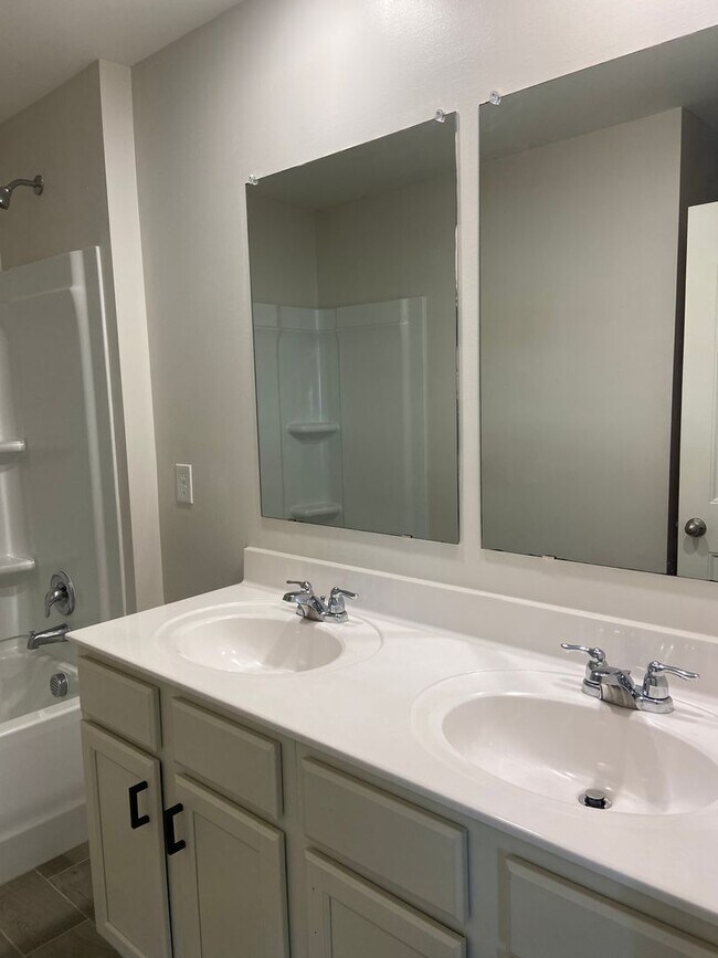 Building Photo - Price Improvement in Springville!