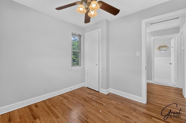 Building Photo - $1350 3 bedrooms
