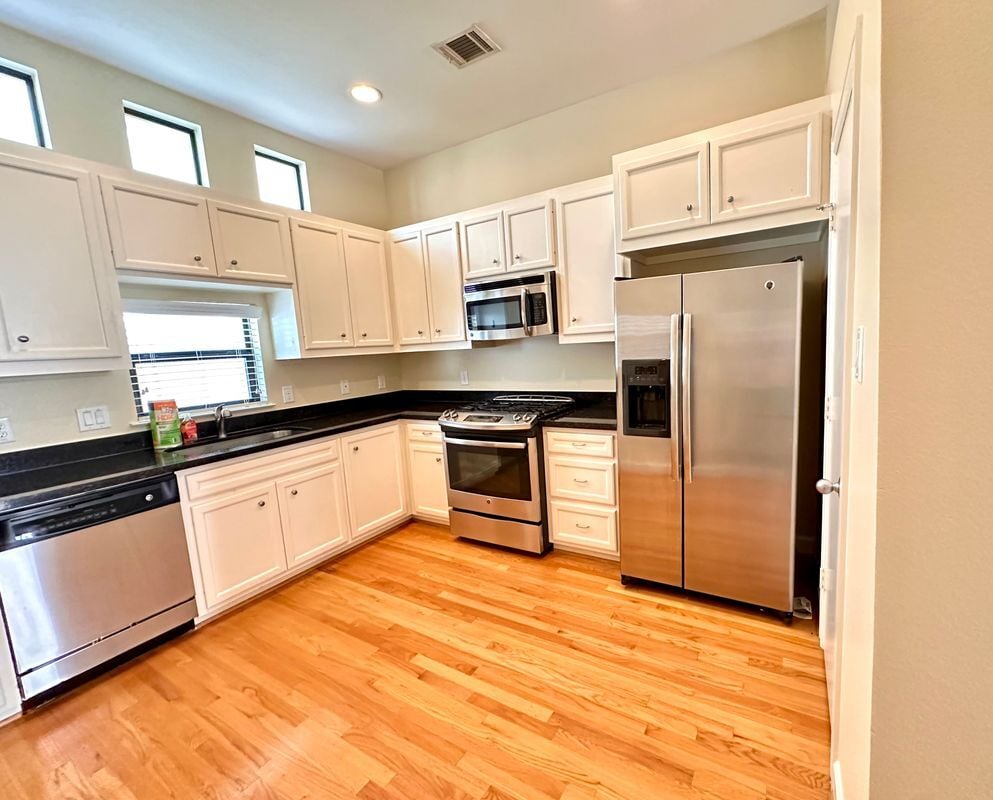 Building Photo - 2710 Hullsmith Dr