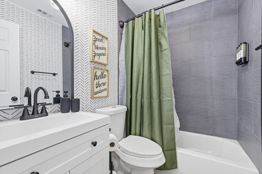 Building Photo - 2160 E Arkansas Ln